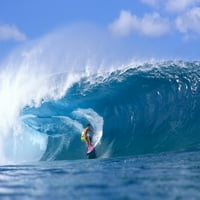 Хавай, Оаху, Северен бряг, тръбопровод сърфист, излизащ от вълна, приписване на плакати за къдрене